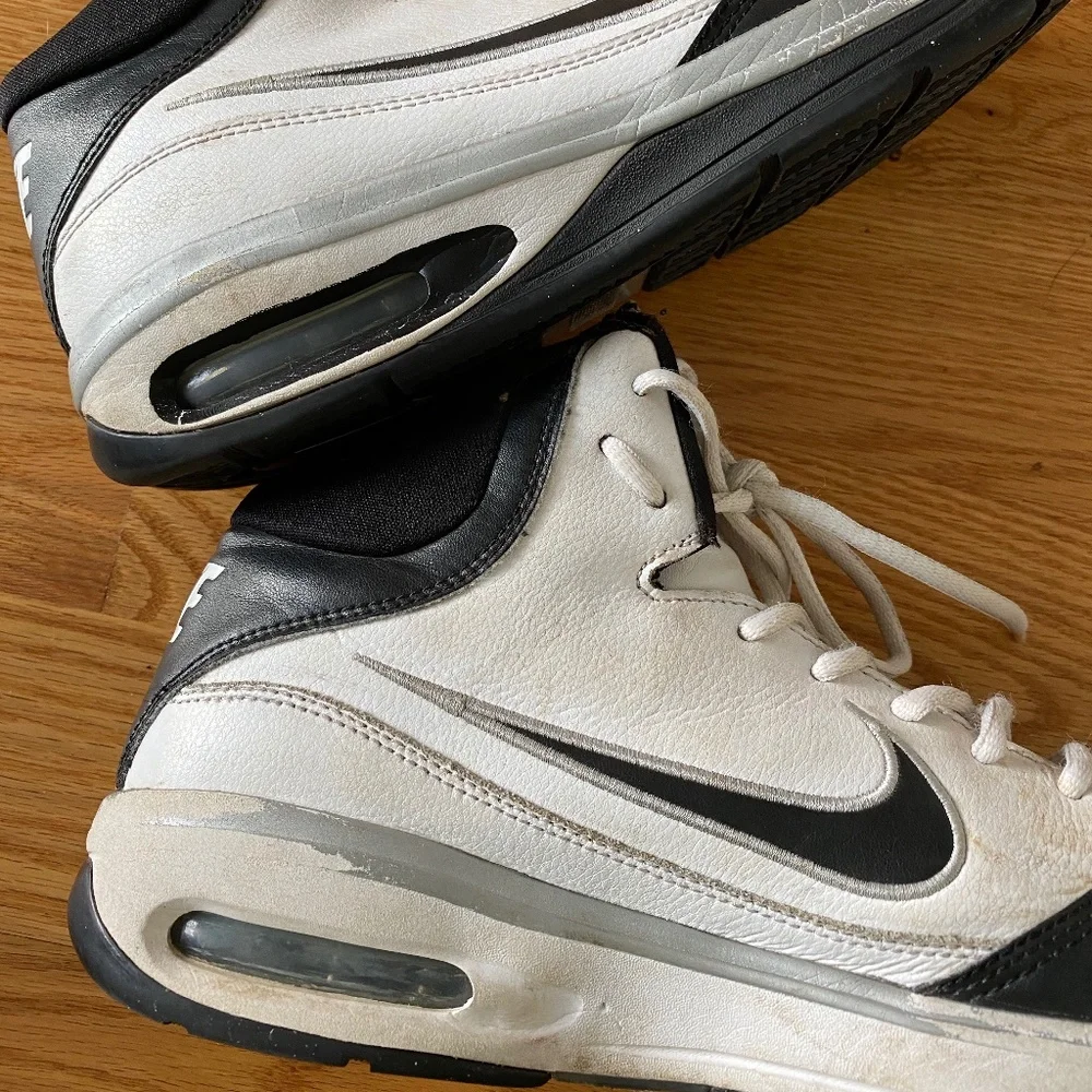 Men's Nike Elite Leather Basketball Shoes (9.5)
